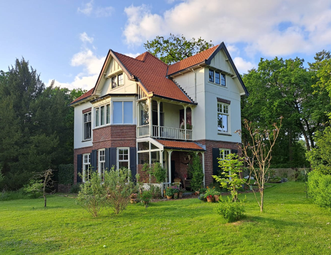 Een monumentale woning in de gemeente Zeist. Monumenten zijn vaak lastiger te verduurzamen. Het Zeister Monumentencollectief zet zich daar voor in.