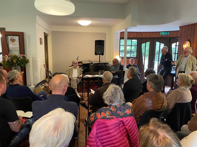 Presentatie van de nieuwe dichtbundel van de Zeister dichter Kees van Romselaar