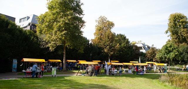 Veel kraampjes in het Walkartpark