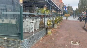 Het terras van café Hermitage in Zeist