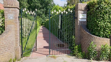 Poort van de begraafplaats Het Stille Hof in Den Dolder