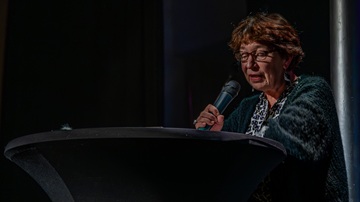 De winnares van de Zeister Literatuurprijs leest haar verhaal "Lieve Jolein" voor